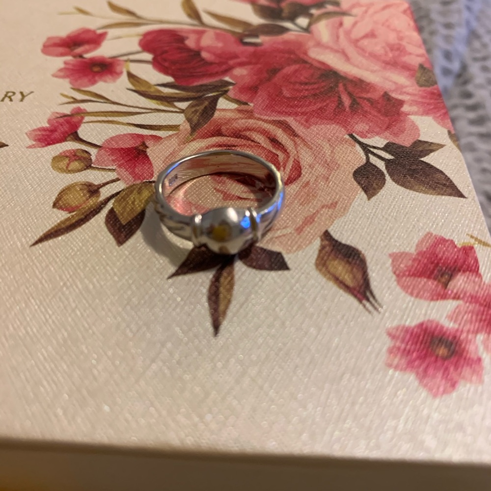 Cape cod ring with twist band design